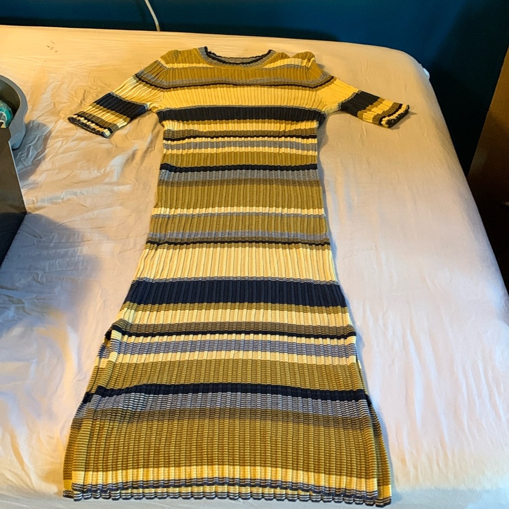 H&M full length quarter sleeve sweater dress. Women’s large.